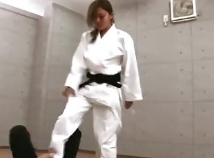 Weib karate ballbusting kicks