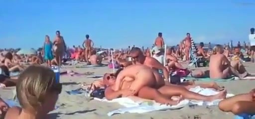Italiana matura esibizionista scopata sconosciuti spiaggia