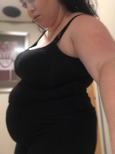 Amateur belly play soda bloat burping