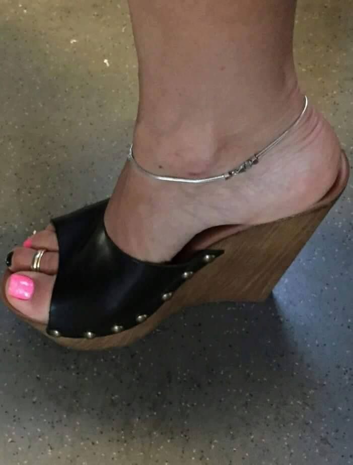 Candid sexy pink toes with ring