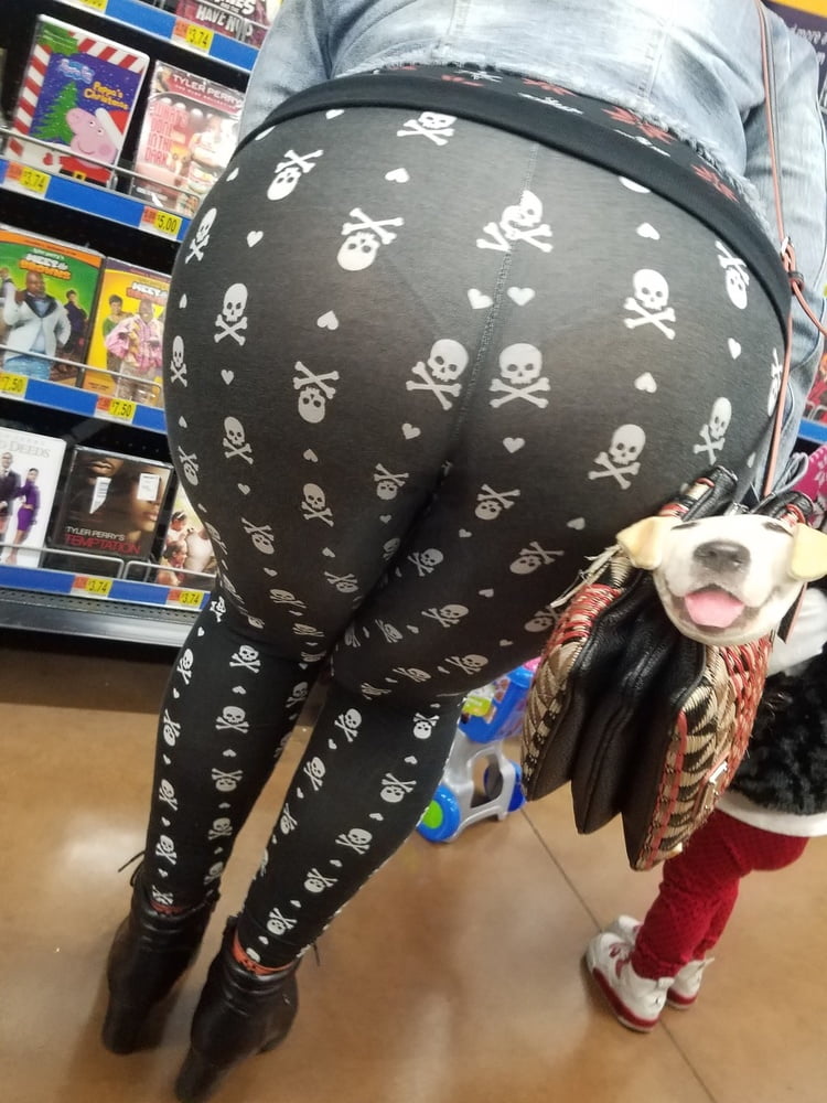 Twinkle T. reccomend thick redbone gets bent over leggings