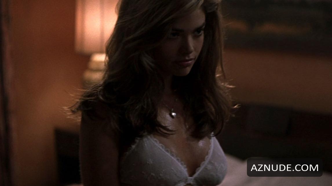 Denise richards neve campbell threesome scene