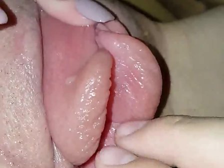 Miss reccomend extreme closeup playing with long labia