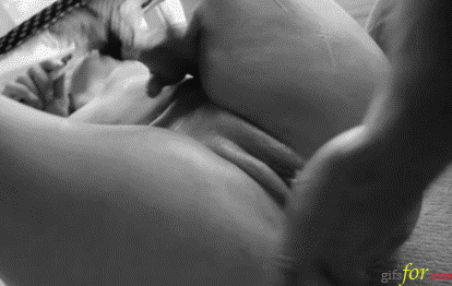 Fngers deep hairy pussy squirt