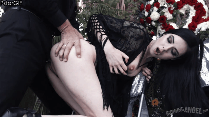 Moonflower reccomend goth crossdresser anal play