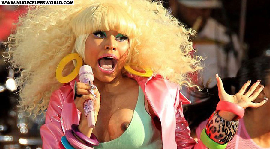 Nicki minaj nipple slip